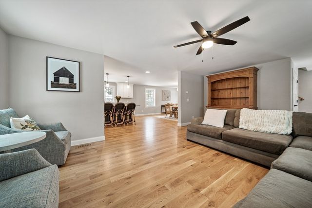 2 Mapleton Rd, Merrimac, MA 01860