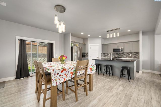 2873 Mackenzie Court, Richland, WA 99352