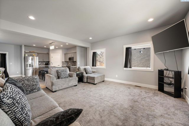 2873 Mackenzie Court, Richland, WA 99352