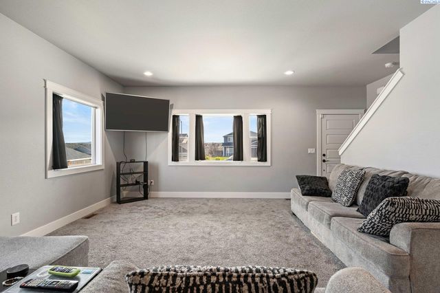 2873 Mackenzie Court, Richland, WA 99352