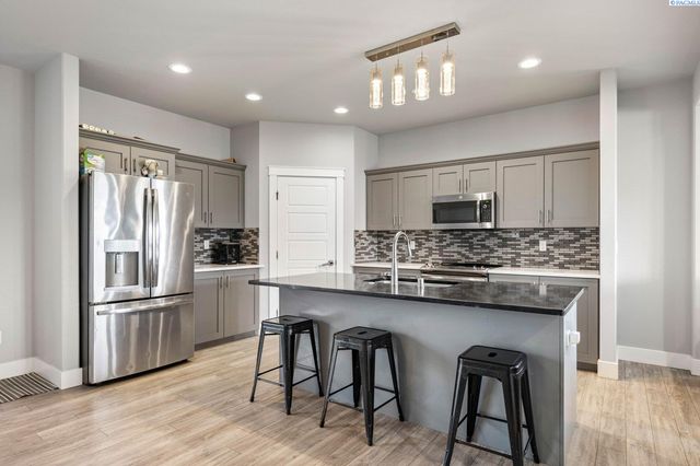 2873 Mackenzie Court, Richland, WA 99352