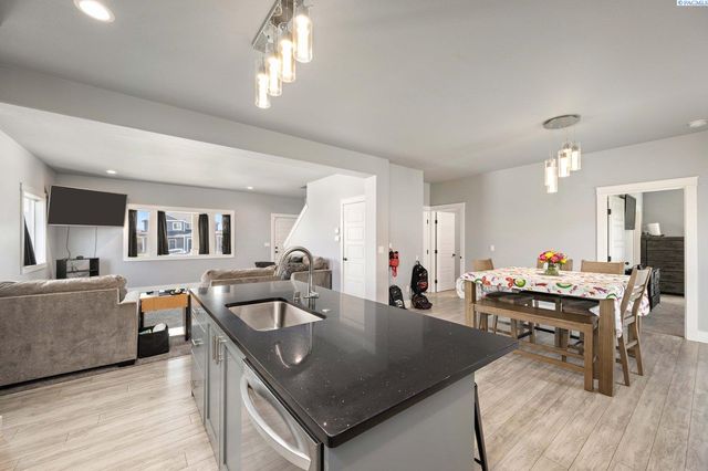 2873 Mackenzie Court, Richland, WA 99352