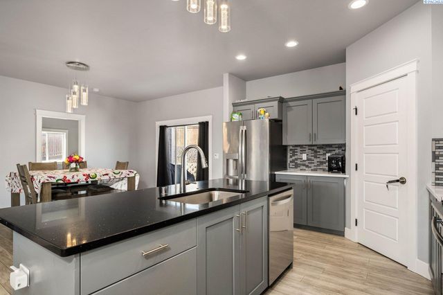 2873 Mackenzie Court, Richland, WA 99352