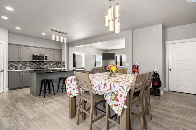 2873 Mackenzie Court, Richland, WA 99352