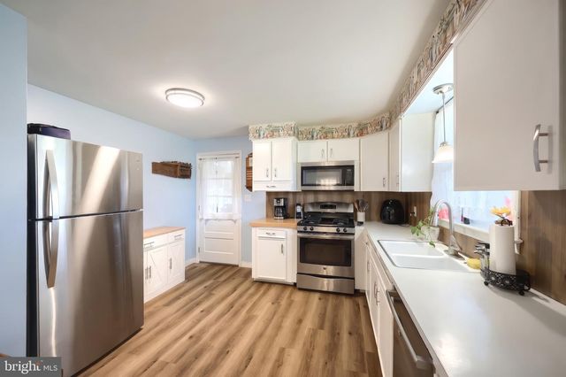 3011 IMPERIAL DR, Dover, PA 17315