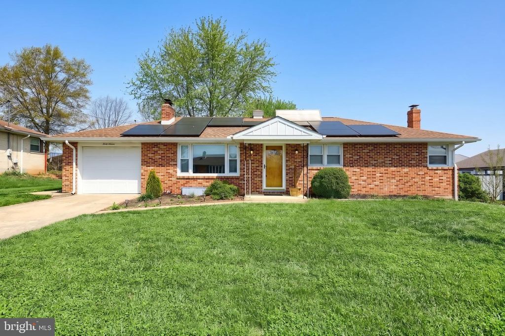 3011 IMPERIAL DR, Dover, PA 17315