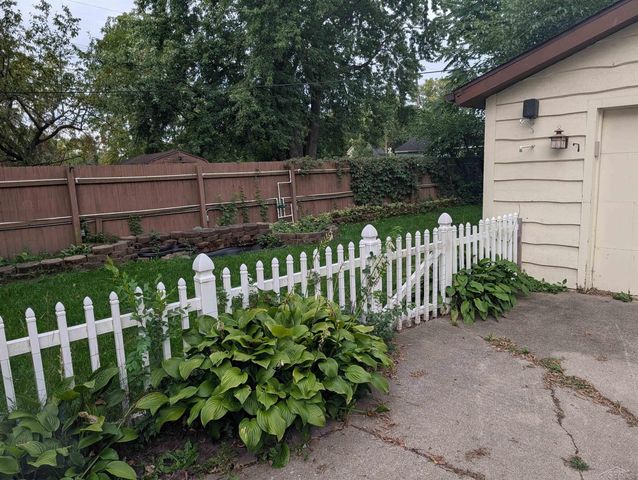 815 B Street, Saginaw, MI 48602