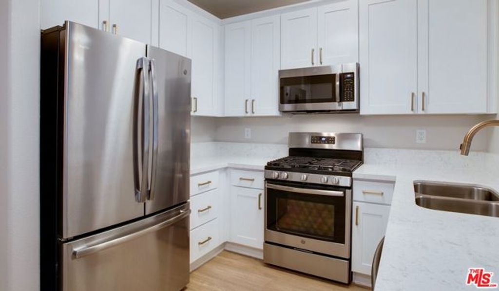 348 S Hauser Boulevard 1-225, Los Angeles, CA 90036