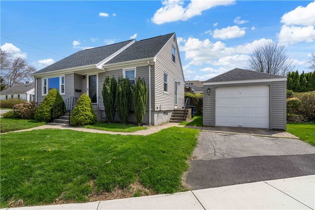 19 Hillside Avenue, Newport, RI 02840