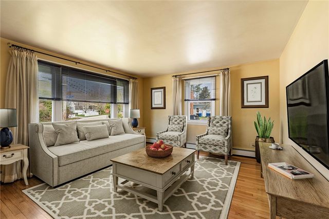 19 Hillside Avenue, Newport, RI 02840