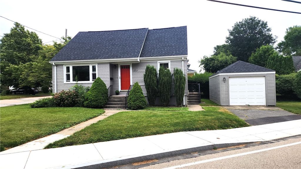 19 Hillside Avenue, Newport, RI 02840