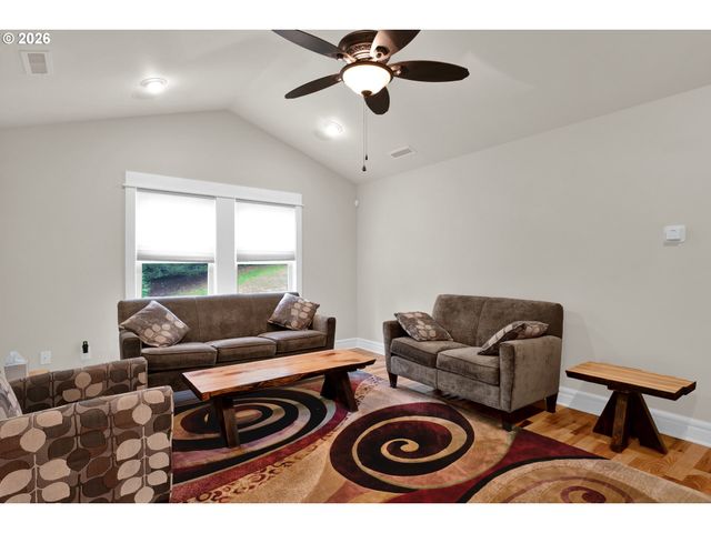 89952 HIGHWAY 101, Florence, OR 97439