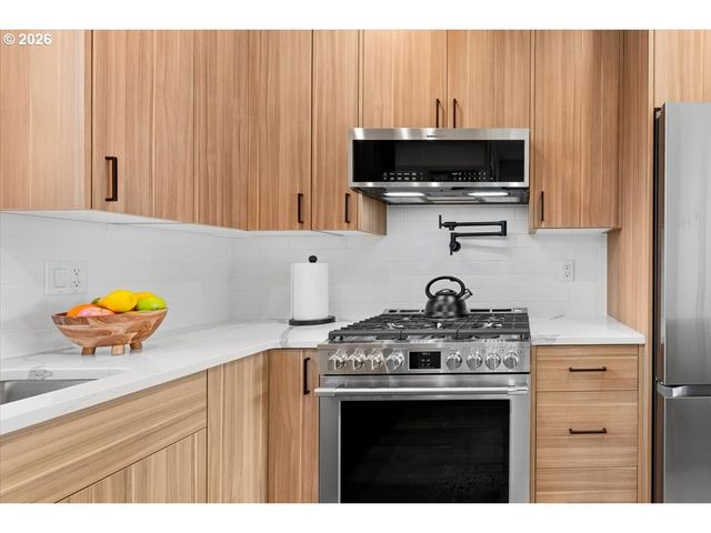 808 3rd St, Lake Oswego, OR 97034