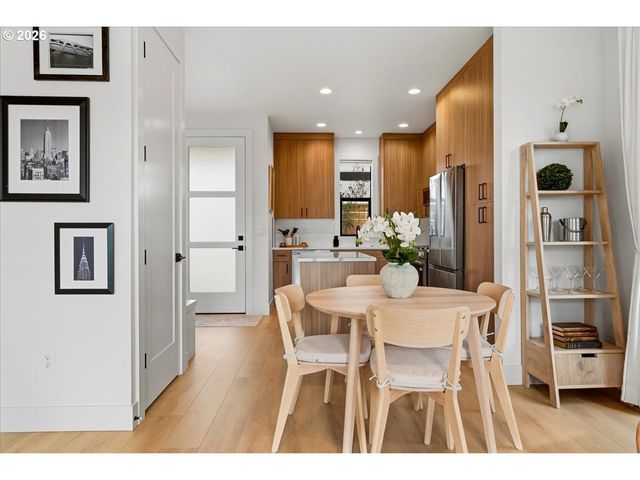 808 3rd St, Lake Oswego, OR 97034