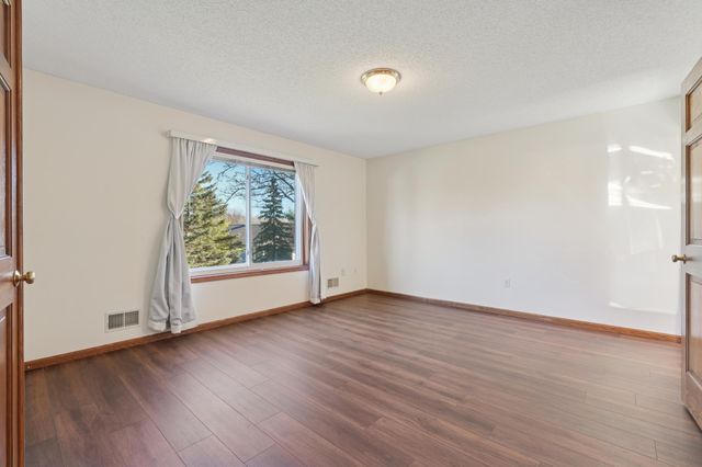 7516 Ojibway Park Road, Woodbury, MN 55125