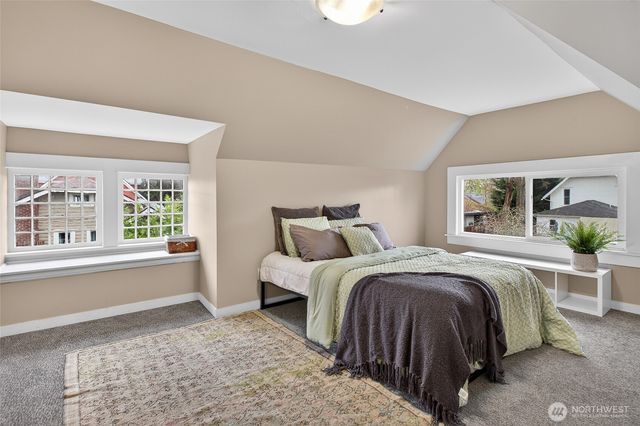 1800 J Street, Bellingham, WA 98225