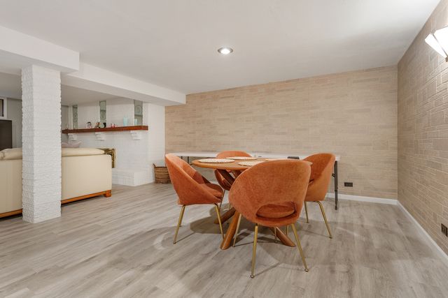 132 E Gladys Avenue, Elmhurst, IL 60126