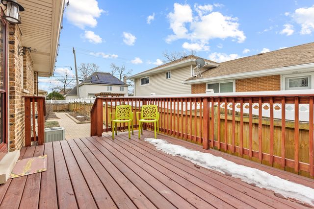 132 E Gladys Avenue, Elmhurst, IL 60126