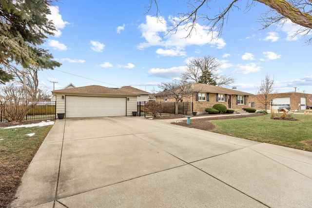 132 E Gladys Avenue, Elmhurst, IL 60126