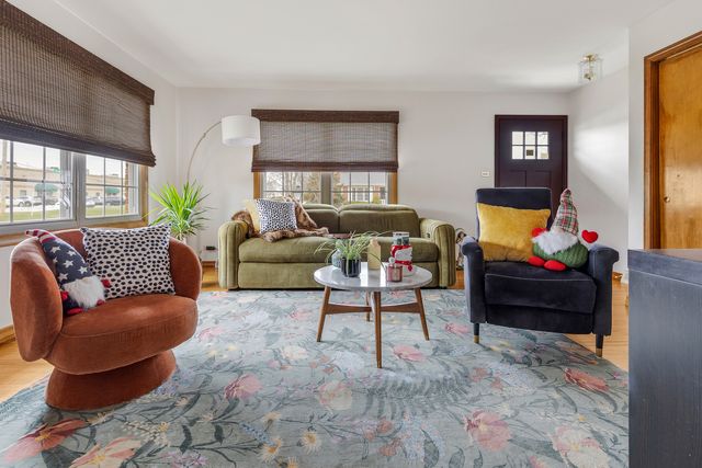 132 E Gladys Avenue, Elmhurst, IL 60126