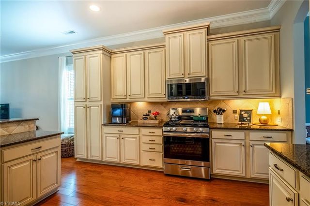 5584 Foxgate Circle, Winston-salem, NC 27106