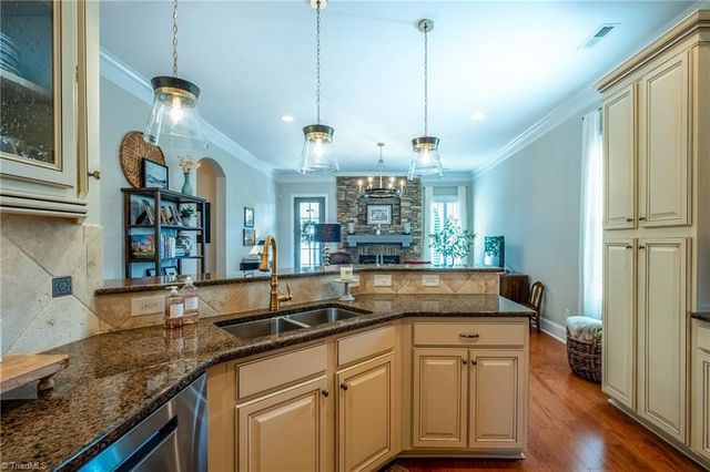 5584 Foxgate Circle, Winston-salem, NC 27106