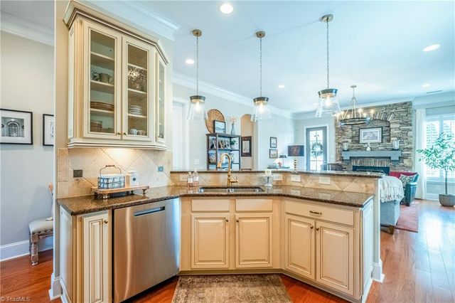 5584 Foxgate Circle, Winston-salem, NC 27106