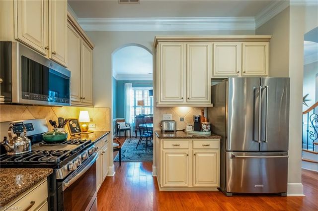 5584 Foxgate Circle, Winston-salem, NC 27106