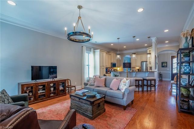 5584 Foxgate Circle, Winston-salem, NC 27106