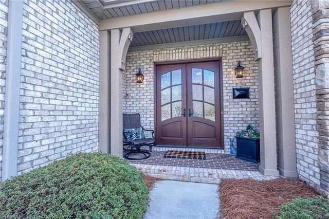 5584 Foxgate Circle, Winston-salem, NC 27106