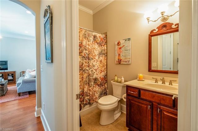 5584 Foxgate Circle, Winston-salem, NC 27106