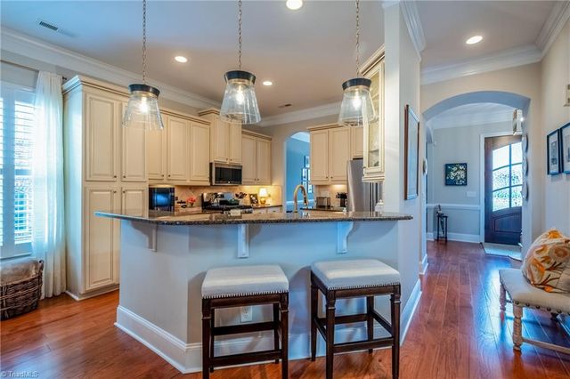 5584 Foxgate Circle, Winston-salem, NC 27106