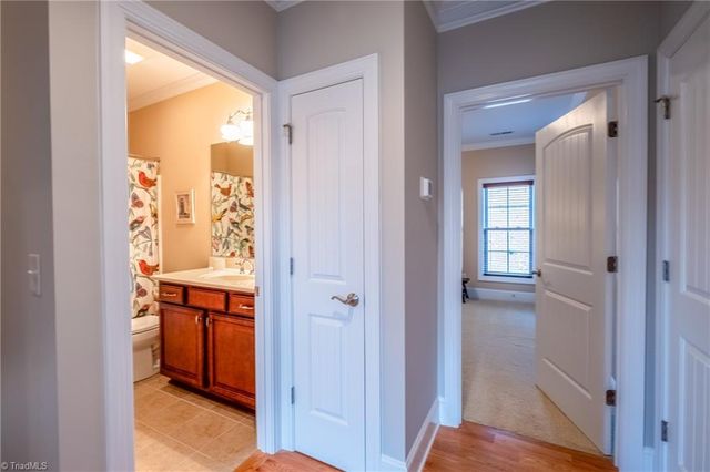 5584 Foxgate Circle, Winston-salem, NC 27106