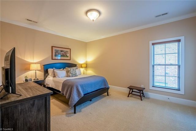 5584 Foxgate Circle, Winston-salem, NC 27106