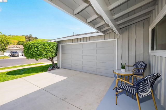 30683 Vanderbilt St, Hayward, CA 94544