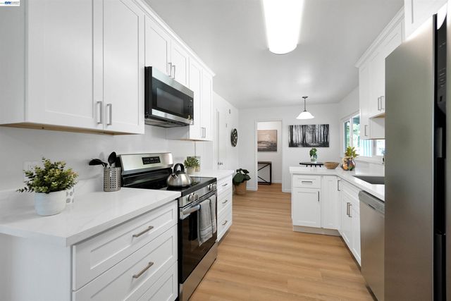 30683 Vanderbilt St, Hayward, CA 94544