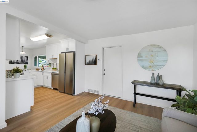 30683 Vanderbilt St, Hayward, CA 94544