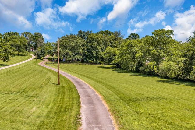 1204 Madison Creek Rd, Goodlettsville, TN 37072