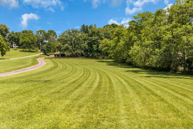1204 Madison Creek Rd, Goodlettsville, TN 37072