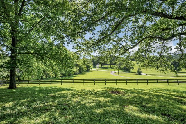 1204 Madison Creek Rd, Goodlettsville, TN 37072