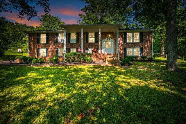 1204 Madison Creek Rd, Goodlettsville, TN 37072
