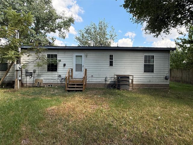 905 Grenshaw Street B, Houston, TX 77088