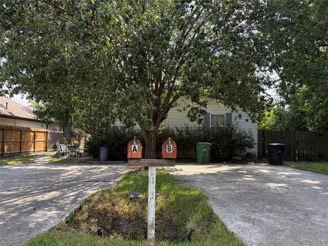 905 Grenshaw Street B, Houston, TX 77088
