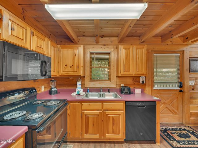 709 Gray Hawk Way, Pigeon Forge, TN 37863