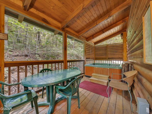 709 Gray Hawk Way, Pigeon Forge, TN 37863