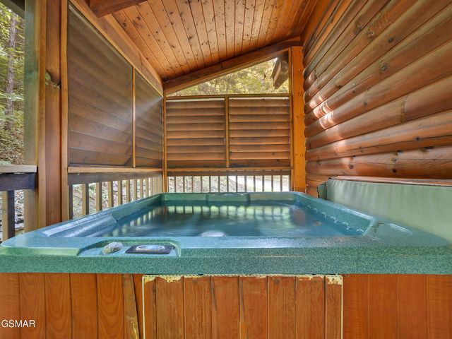 709 Gray Hawk Way, Pigeon Forge, TN 37863