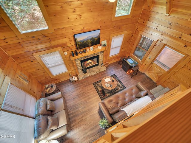 709 Gray Hawk Way, Pigeon Forge, TN 37863