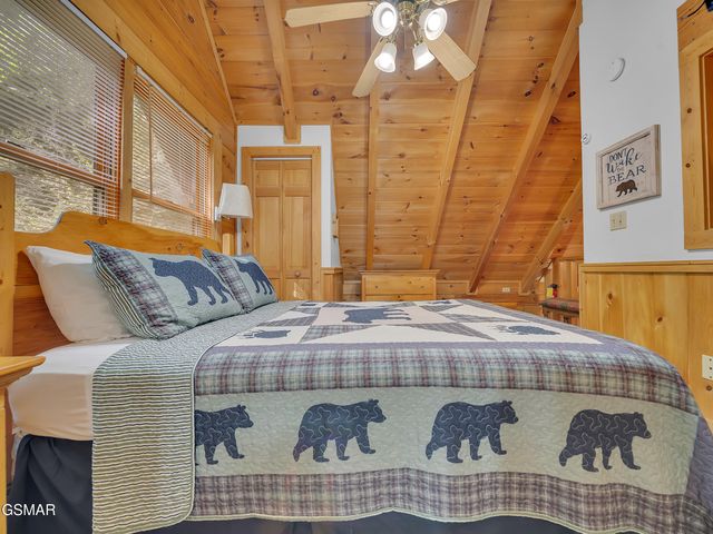 709 Gray Hawk Way, Pigeon Forge, TN 37863