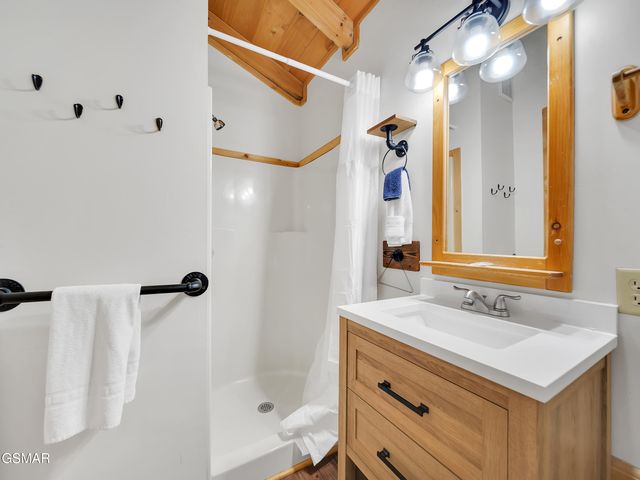 709 Gray Hawk Way, Pigeon Forge, TN 37863