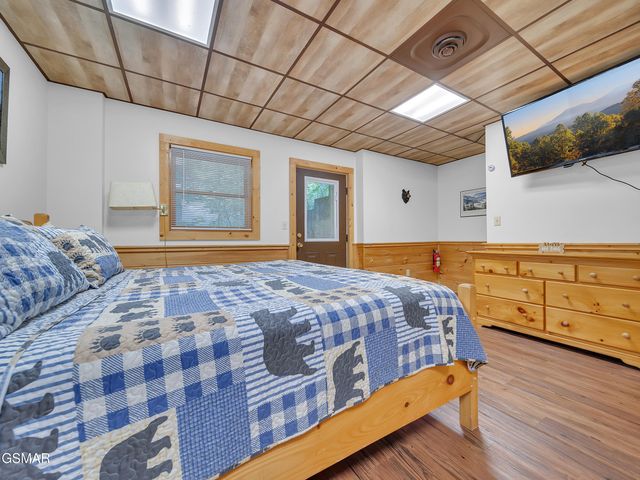 709 Gray Hawk Way, Pigeon Forge, TN 37863